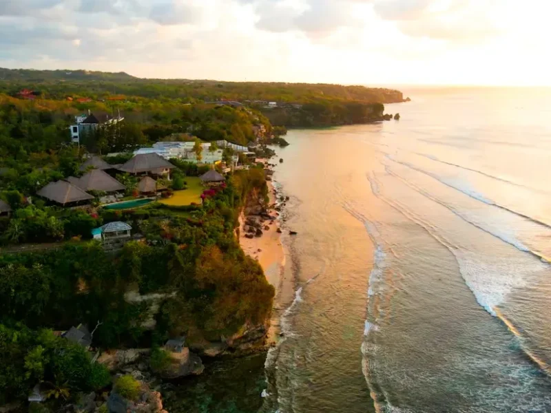 The Cliff-Front Estates: Uluwatu & BinginUluwatu & Bingin: The Billionaire’s Cliffside